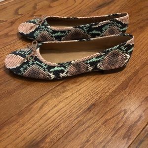 Madewell Brand new , never worn ! Snakeskin flat size 71/2
